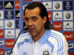 El director técnico de Argentina, Sergio Batista, durante una conferencia de prensa en Costa Rica. EFE  /