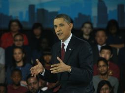 Obama en la escuela secundaria Bell Multicultural, en un barrio latino de Washington. EFE  /