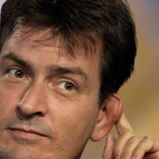 Sheen ataca a su ex esposa a través de su cuenta de Twitter