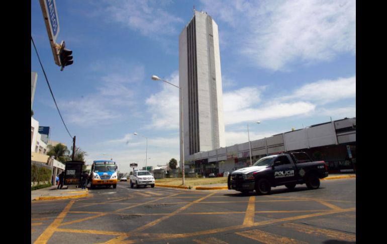 En el crucero de la Avenida López Mateos y la calle Colomos ya se ha instalado la nueva señalización. A. GARCÍA  /