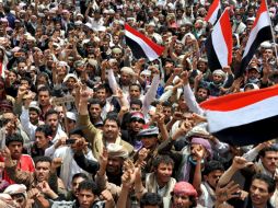 Manifestación convocada por los opositores al régimen del presidente Saleh en la capital, Saná. EFE  /