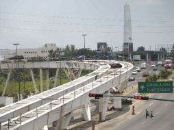 Vista del Puente El Álamo, el cual conecta la carretera a Chapala con la Avenida Lázaro Cárdenas. ARCHIVO  /