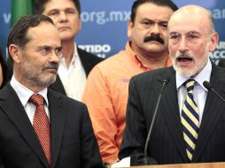 El líder del PAN, Gustavo Madero, presentó a Luis Felipe Bravo Mena como el precandidato del blanquiazul en el Edomex. EL UNIVERSAL  /