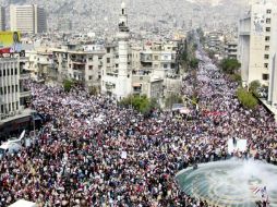 Miles de sirios salieron a las calles de Damasco para mostrar su apoyo a Bashar al-Assad. EFE  /