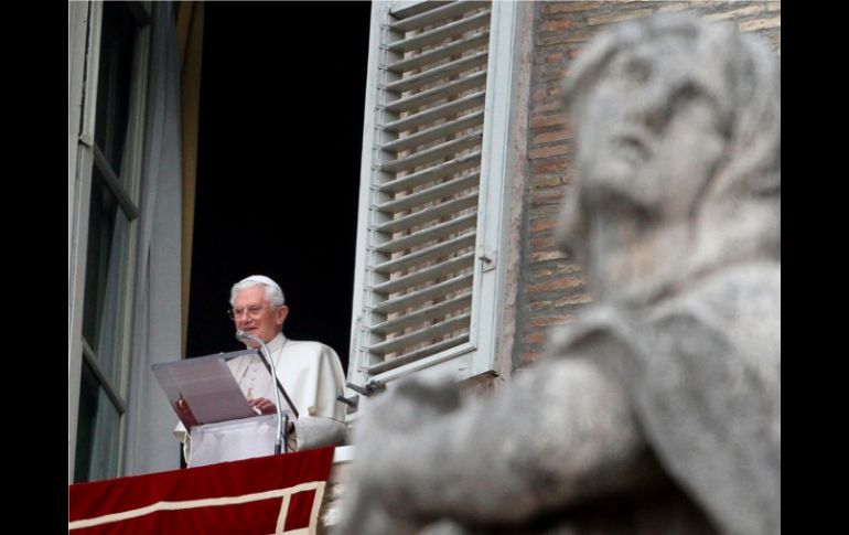 El papa Benedicto XVI, en la plaza de San Pedro del Vaticano. EFE  /
