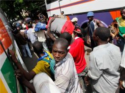 Militantes de Alassane Ouattara, avanzan a puerto de San Pedro. REUTERS  /