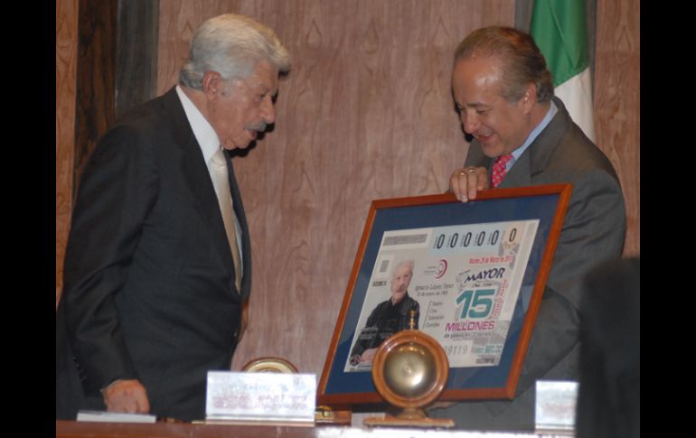 El actor comentó que ha jugado muchas veces a la Lotería pero que sólo una vez se la había sacado. NTX  /