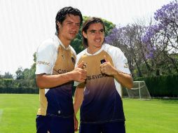 Juan Carlos Cacho (I) y Efrain Velarde de Pumas (d) después de una sesión de entrenamiento. MEXSPORT  /