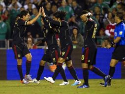 Los seleccionados festejan el gol marcado ante Venezuela. MEXSPORT  /