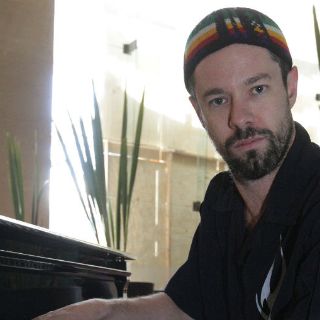 Alex Otaola se invade del arte sonoro