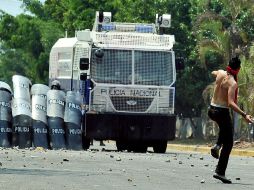 Manifestantes se enfrentan con autoridades en varios puntos en Honduras. EFE  /