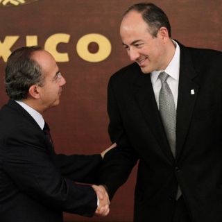 Calderón postula a Marisela Morales como relevo en la PGR