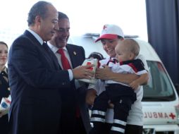 El Presidente Calderón participó en la ceremonia de arranque de la Colecta Nacional de la Cruz Roja.  NOTIMEX  /