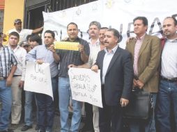 Alcaldes clausuraron las instalaciones de Semades como protesta contra Martha Ruth del Toro. A. HINOJOSA  /