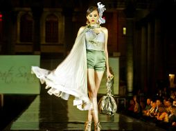 Benito Santos apuesta por piezas lúdicas que evocan los atardeceres al pie del mar.A.HINOJOSA  /