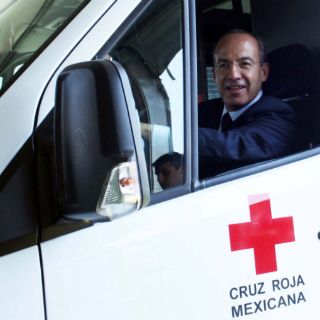 Ejecutivo da banderazo a la colecta anual de la Cruz Roja Mexicana