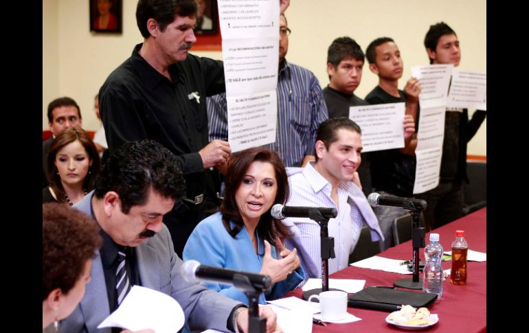 Durante la comparecencia de Martha Ruth, pobladores de Juanacatlán y El Salto habían protestado el martes en su contra. E. PACHECO  /