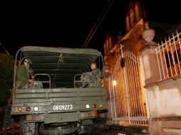La presencia militar se hizo notoria desde la tarde de ayer con la instalación de retenes en diversos puntos de García. ARCHIVO  /