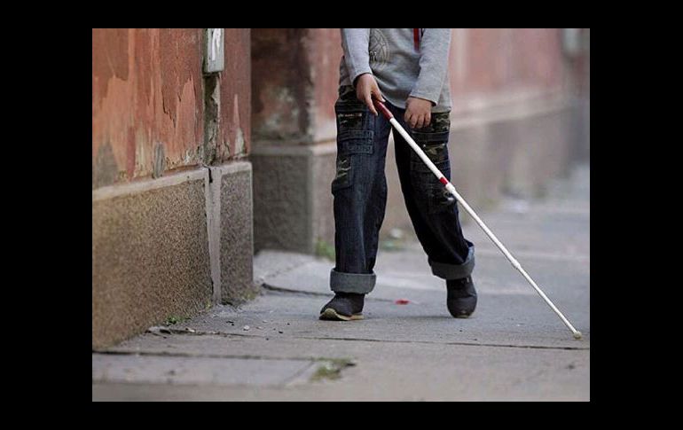 Hay niños que a causa de la ceguera no se desarrollan adecuadamente. ARCHIVO  /