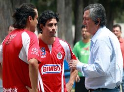 Previo al último partido, Jorge Vergara acudió al entrenamiento del equipo. MEXSPORT  /