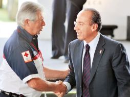 En el inicio de la colecta se aprovecho para la entrega de ambulancias de la Cruz Roja. EL UNIVERSAL  /