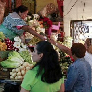 Incluso frente al “súper”, hay futuro para los mercados municipales