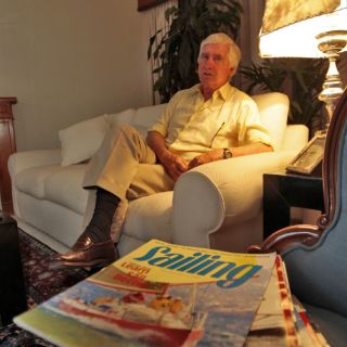 A través del océano en un velero