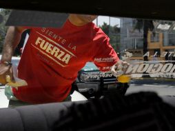 Decenas de automovilistas dieron el sí a la calcomanía “Yo soy Panamericano”. A. HINOJOSA  /