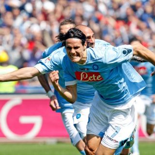 Cavani anota tripleta y posiciona al Napoli segundo en Serie A