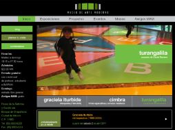 Con un fondo negro y cintillos en color verde pistache y gris, la página da la bienvenida al cibernauta. ESPECIAL  /