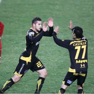 Nery Castillo es expulsado en la victoria de Aris