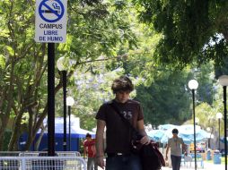 Cada vez es más común encontrar en las universidades leyendas como “Campus libre de humo”.A.CAMACHO  /