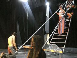 En la imagen una escena de la obra 'A la griega'. Los resultados serán anunciados en la Feria del Libro Teatral 2011.ARCHIVO  /