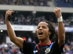 El mexicano Giovanni Dos Santos marcó el tanto de la victoria del Racing de Santander ante el Espanyol, al que derrotaron 2-1. REUTERS  /