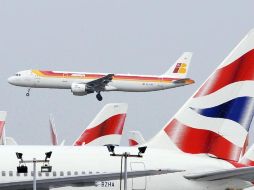 Iberia es la única compañía aérea que une los aeropuertos de Madrid y Los Ángeles con un vuelo directo. ARCHIVO  /