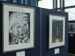 Las fotografías oficiales,comparten espacio con instantáneas en las que posa de niño. EFE  /