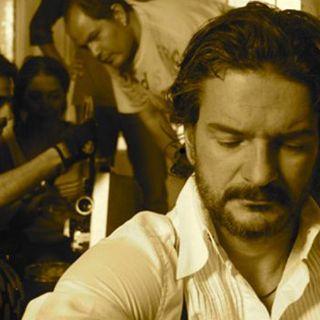 Arjona y Edith González protagonizan 'Poquita Ropa-La Película'