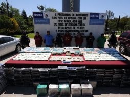 El Ejército presentó el lunes el decomiso de droga y dinero, y detención de seis personas, en Tijuana. NTX  /