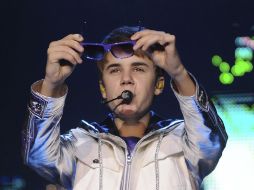 En la fotografía se observa al cantante durante un concierto en Berlín. EFE  /