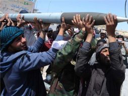 Rebeldes libios siguen en su lucha contra el régimen de Muamar Gadhafi. EFE  /