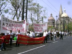 Choferes de transporte público marcharon por el Centro de Guadalajara en protesta contra medidas como el prepago. M PADILLA  /