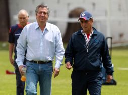 Jorge Vergara en una visita al entrenamiento de los jugadores de Chivas. MEXSPORT  /