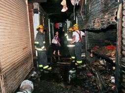 Proteccion Civil y de Bomberos de Guadalajara atendió el siniestro en el mercado. A. GARCÍA  /