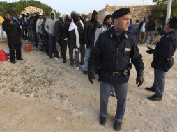 Unos 20 mil inmigrantes ilegales del norte de Africa, casi todos hombres jóvenes de Túnez que esperan encontrar empleo en Europa. EFE  /
