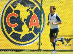El mediocampista del América, Pavel Pardo, trota alrededor de la cancha. MEXSPORT  /