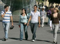 El titular del Imjume reconoció la necesidad de no permitir que los jóvenes dejen las aulas. ARCHIVO  /