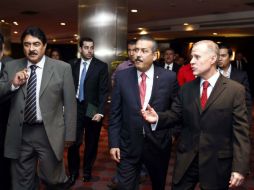 El senador Manlio Fabio Beltrones a su salida de una rueda de prensa que ofreció en el Hotel Hilton, en Guadalajara. E. PACHECO  /