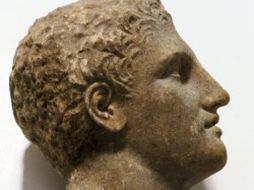 En la fotografía se observa un busto de mármol de un joven hallado en el ágora de Aegae. EL UNIVERSAL  /