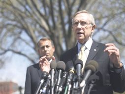 Harry Reid, líder de la mayoría demócrata en el Senado, habla luego de una reunión en la Casa Blanca con el presidente Obama. AP  /