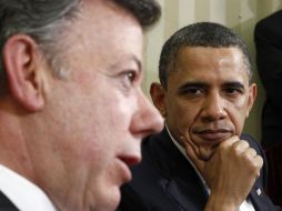 El presidente Barack Obama, y el mandatario Juan Manuel Santos fjan posiciones en diálogo con medios de comunicación. REUTERS  /